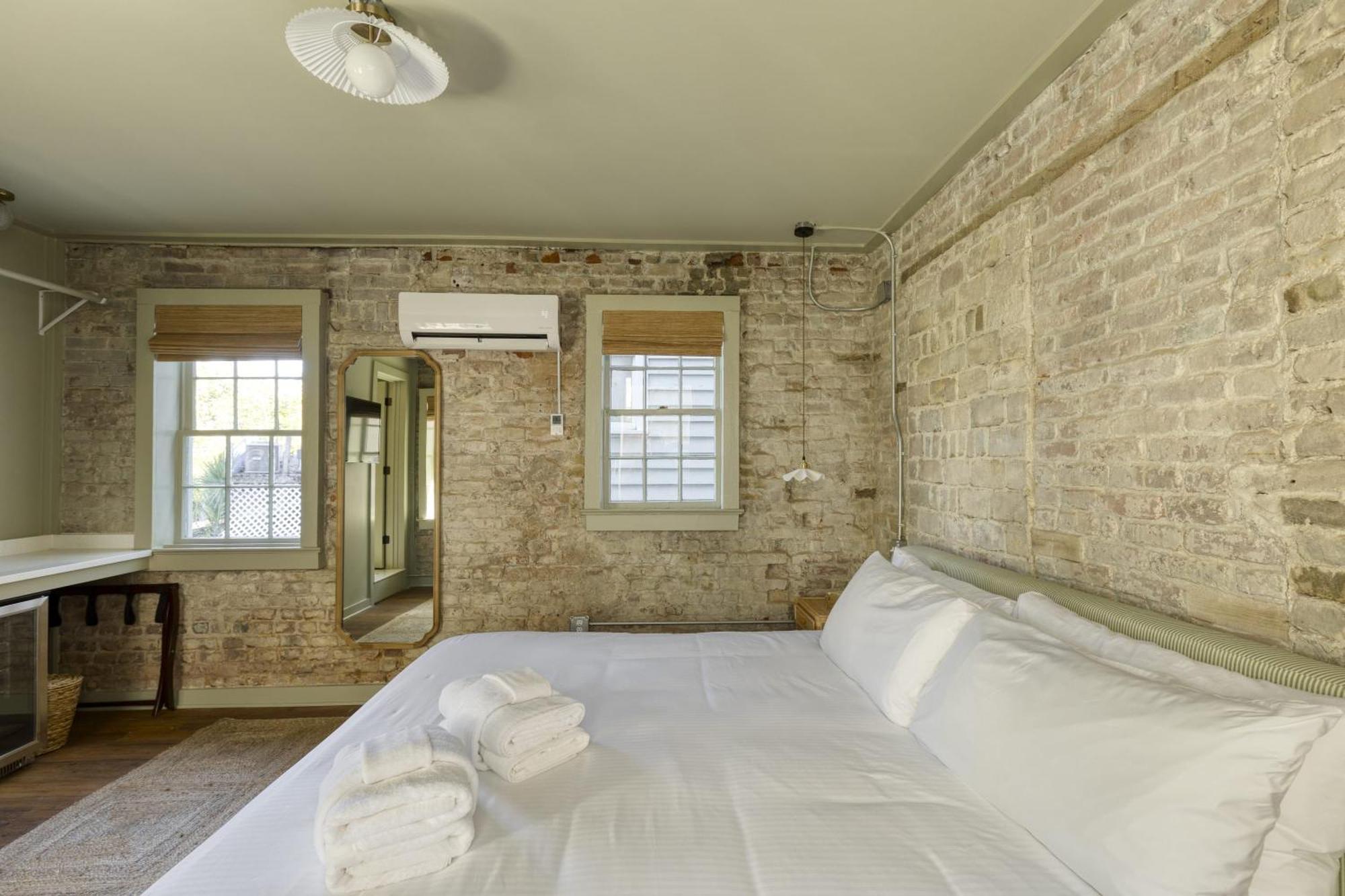 Historic B&B King Suite- Walk To King Charleston Kültér fotó
